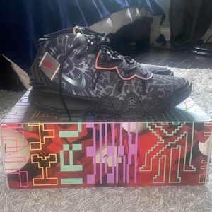 Nike Kybrid mens 10.5